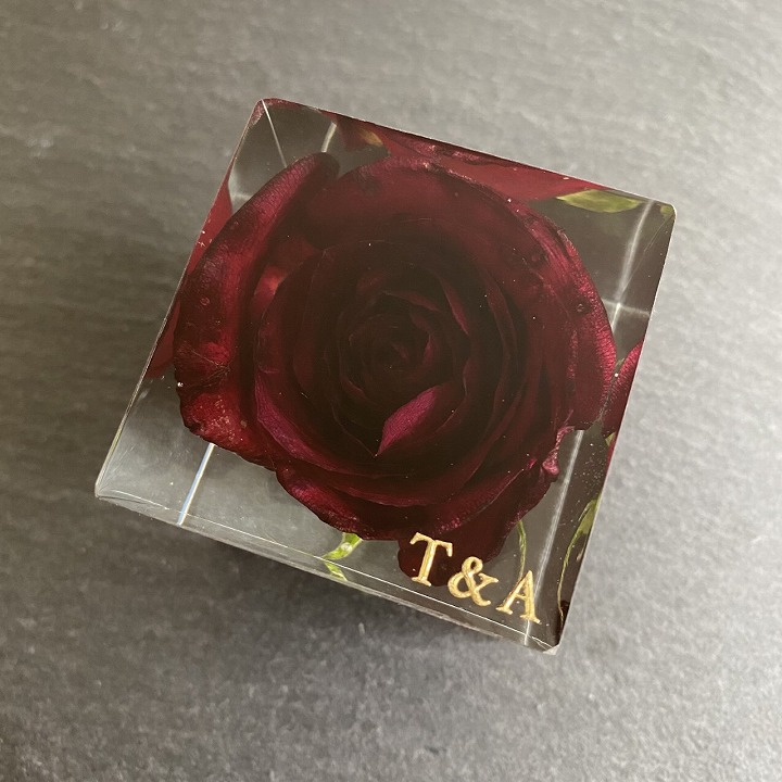 プロポーズの赤いバラのレジン（樹脂）保存加工