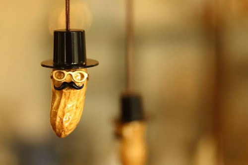 NHK「ニュースKOBE発」でhappy resinが紹介されたシーン