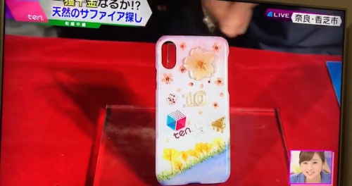 読売テレビ「かんさい情報ネットten.」出演時にhappy resinがレジン作品を制作した様子