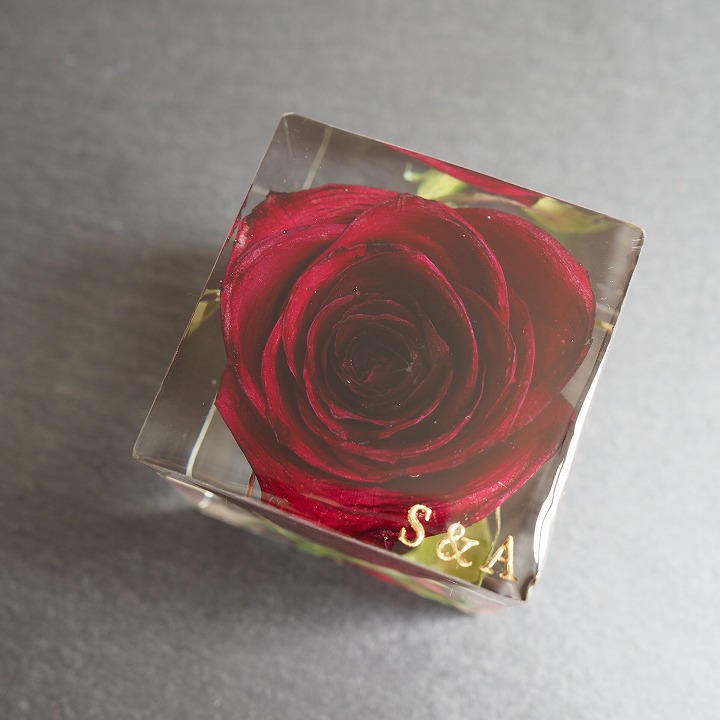 想い出を残すプロポーズのバラのレジンオブジェ